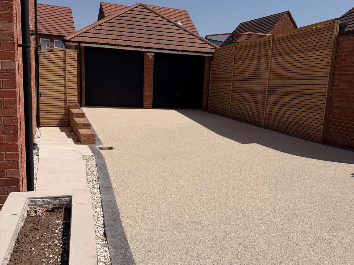 Completed resin bound driveway by Strong Drives, Leicestershire