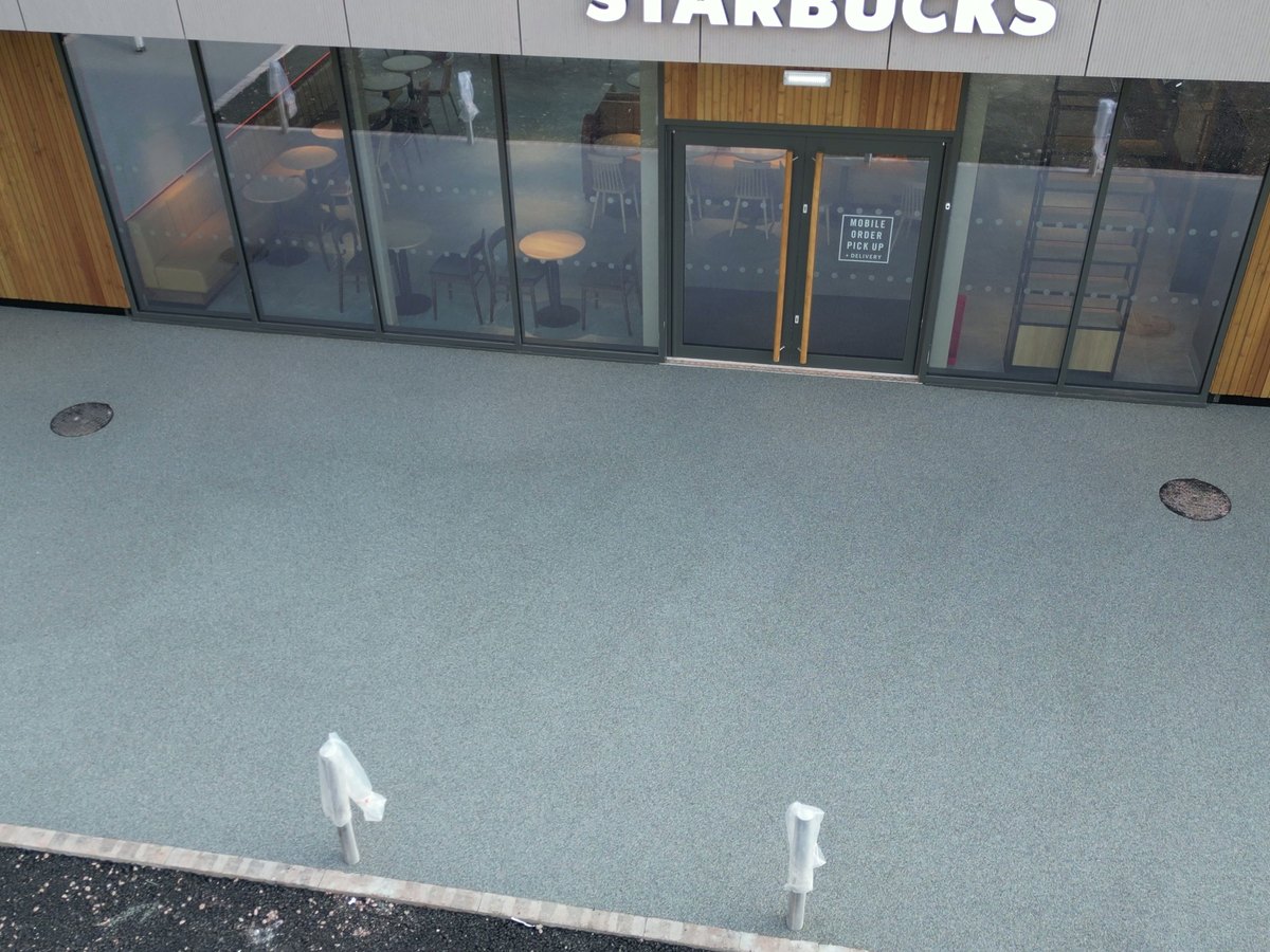 Seamless resin bound entrance approach at the Starbucks unit